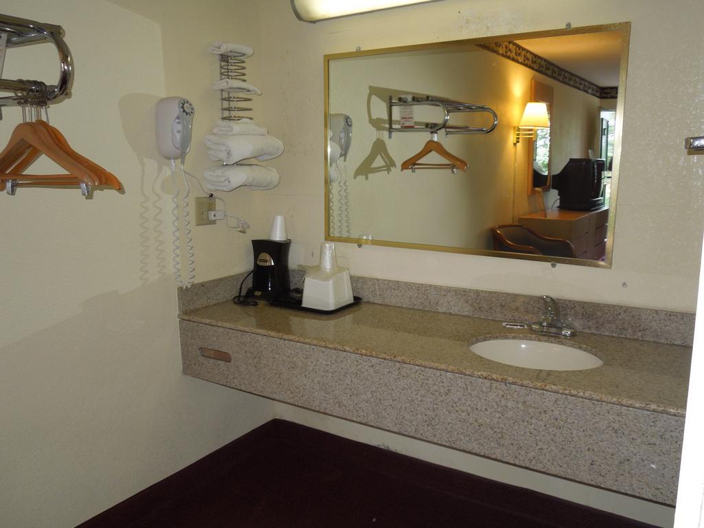 Norge Super Inn Williamsburg المظهر الخارجي الصورة